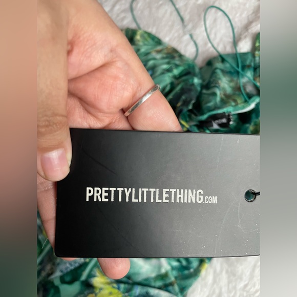 PRETTY LITTLE THING  Plus Green Swirl Crinkle Rib Cup Detail Midi Dress Size: 22 - Picture 7 of 10